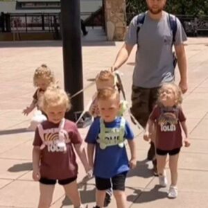 Dad gets massively shamed for putting leashes on his 5-year-old quintuplets