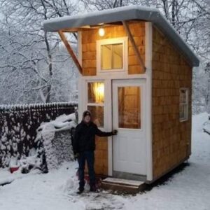 He made a house of only 89 squares, but wait until you see the inside